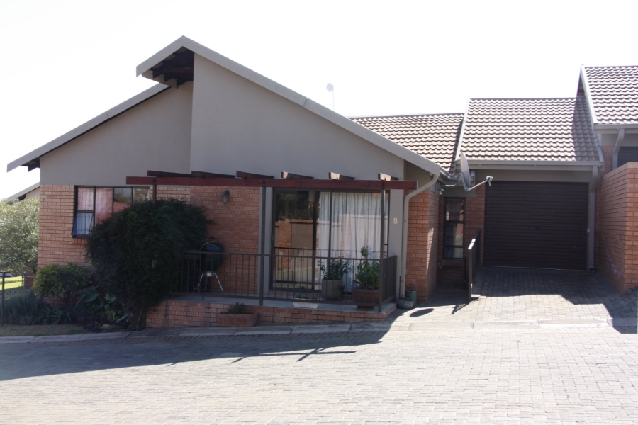 2 Bedroom Property for Sale in Langenhovenpark Free State